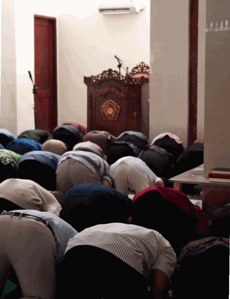 Kuatkan Spiritualitas dan Kebersamaan di Kampus, Rektor UM Surabaya Gaungkan Salat Berjamaah