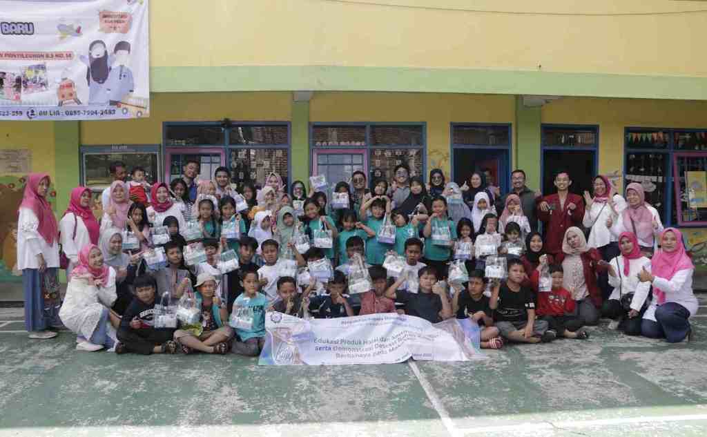 Edukasi Keamanan Pangan dan Sertifikasi Halal oleh Prodi Farmasi UM Bandung