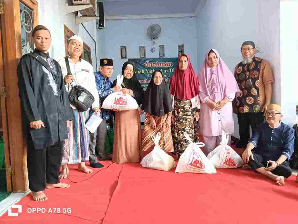 PRM Mangundikaran Utara dan Masjid Roudlatul Jannah Nganjuk Bagikan Ratusan Paket Santunan