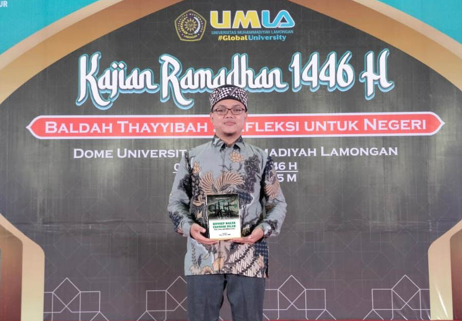 Tiga Buku Karya Alfain Jalaluddin Ramadlan Diluncurkan di Kajian Ramadhan PWM Jatim