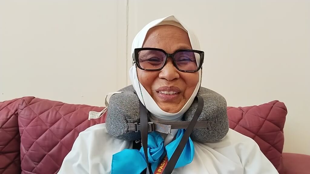 Penantian 13 Tahun Terbayar, Pasangan Lansia Ini Akhirnya Naik Haji Bersama