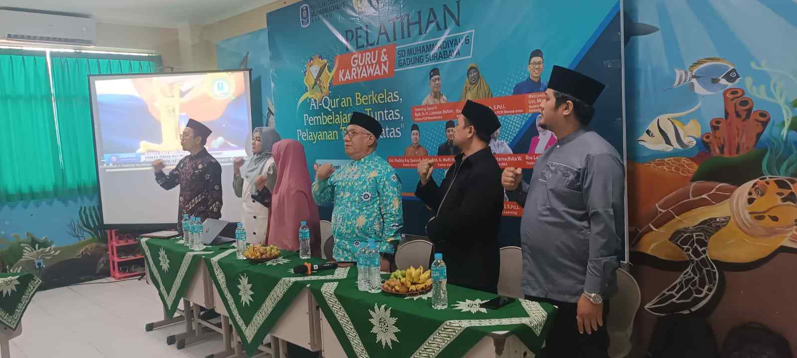 Mars SD Musix Surabaya Menggugah Semangat Peserta Pelatihan Guru dan Karyawan Mars SD Musix Menggugah Semangat Peserta Pelatihan Guru dan Karyawan
