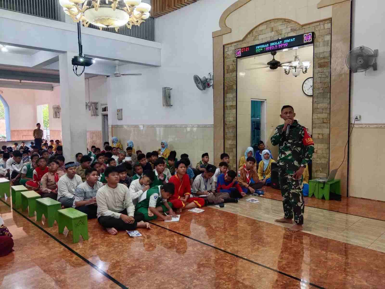 MPLS SMP Muhammadiyah 15 Surabaya Sosialisasikan Bahaya Judi Online, Napza dan Pornografi 