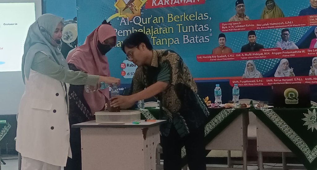 SD Musix Surabaya Gelar Pelatihan Pelayanan Prima dan SEFT untuk Guru dan Karyawan