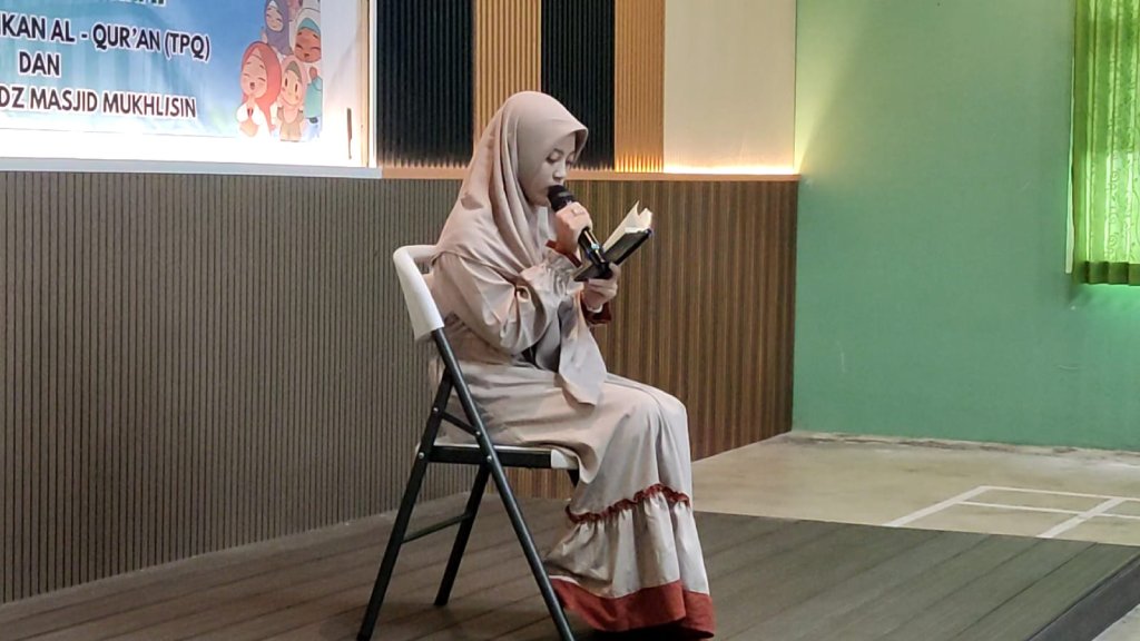 Santri TPQ & Tahfidz Mukhlisin Tulangan Unjuk Prestasi dalam Pembagian Rapor Semester Akhir