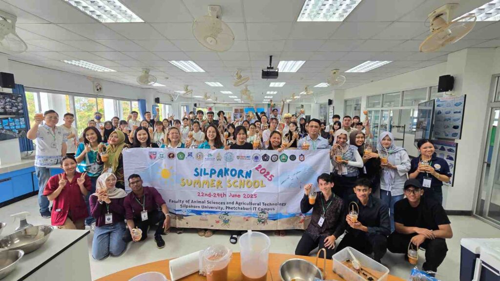 Mahasiswa UMM Rasakan Sensasi Belajar di Thailand, Bisnis Peternakan Serangga