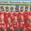 Usung Pakaian Minang, MI Muhammadiyah 2 Warnai Karnaval HUT Kemerdekaan di Desa Campurejo Gresik