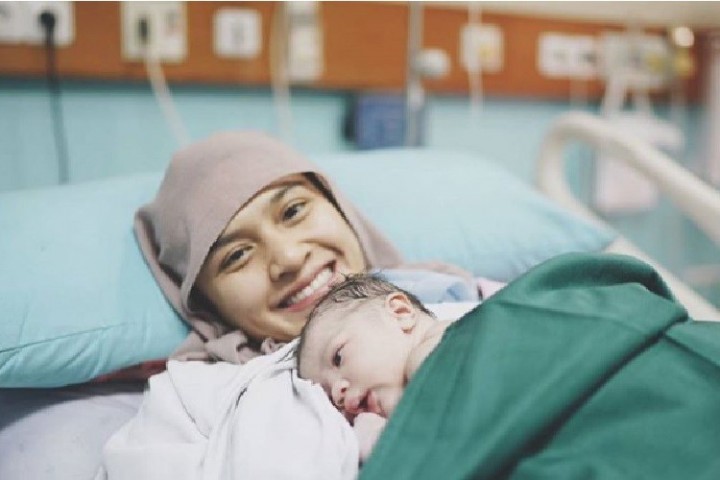 Menakjubkan Nyaris Sama