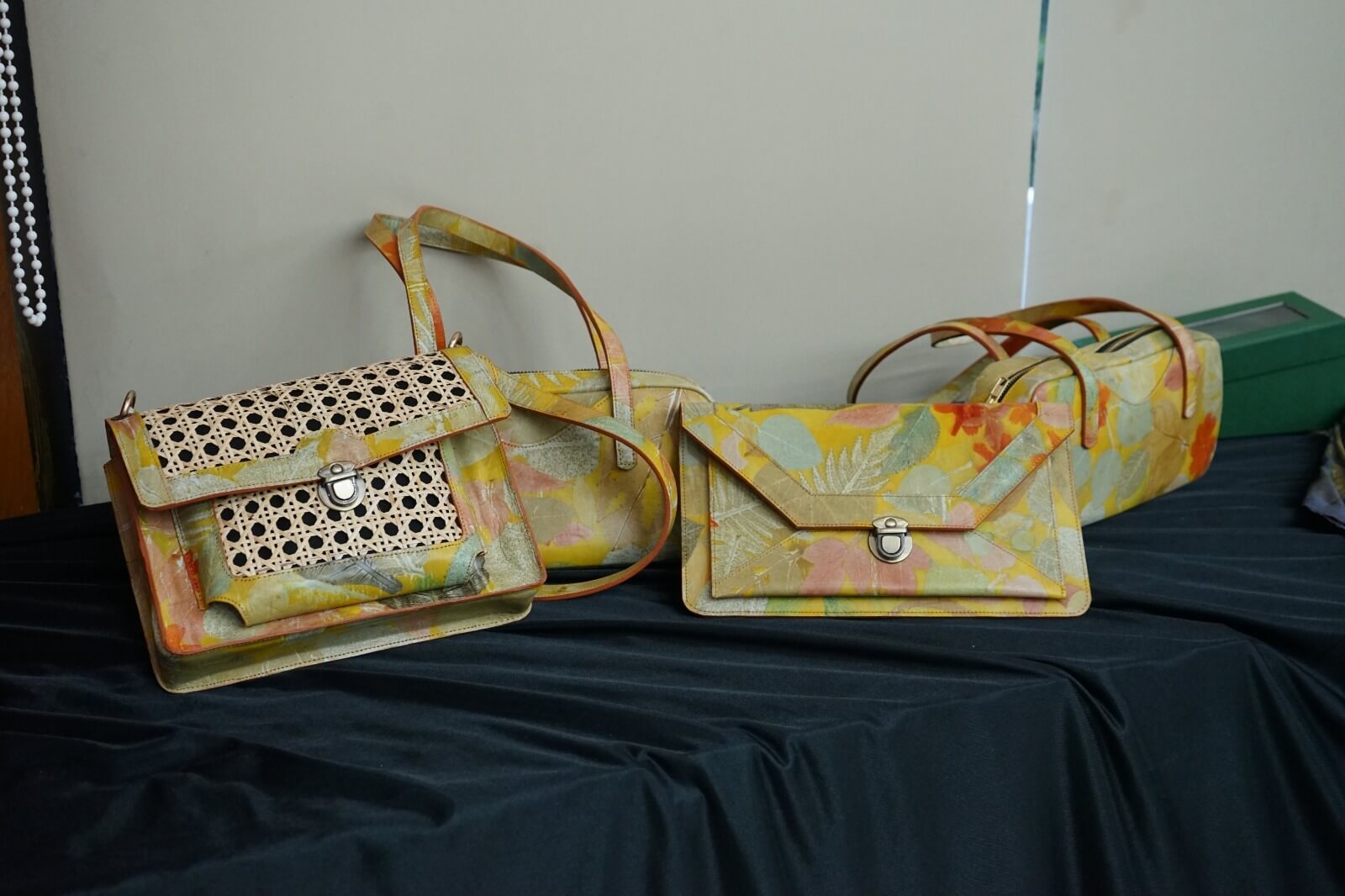 Lestarikan Bumi, Mahasiswa Peternakan UMM Ajari Ratusan Siswa SMA Teknik Ecoprint