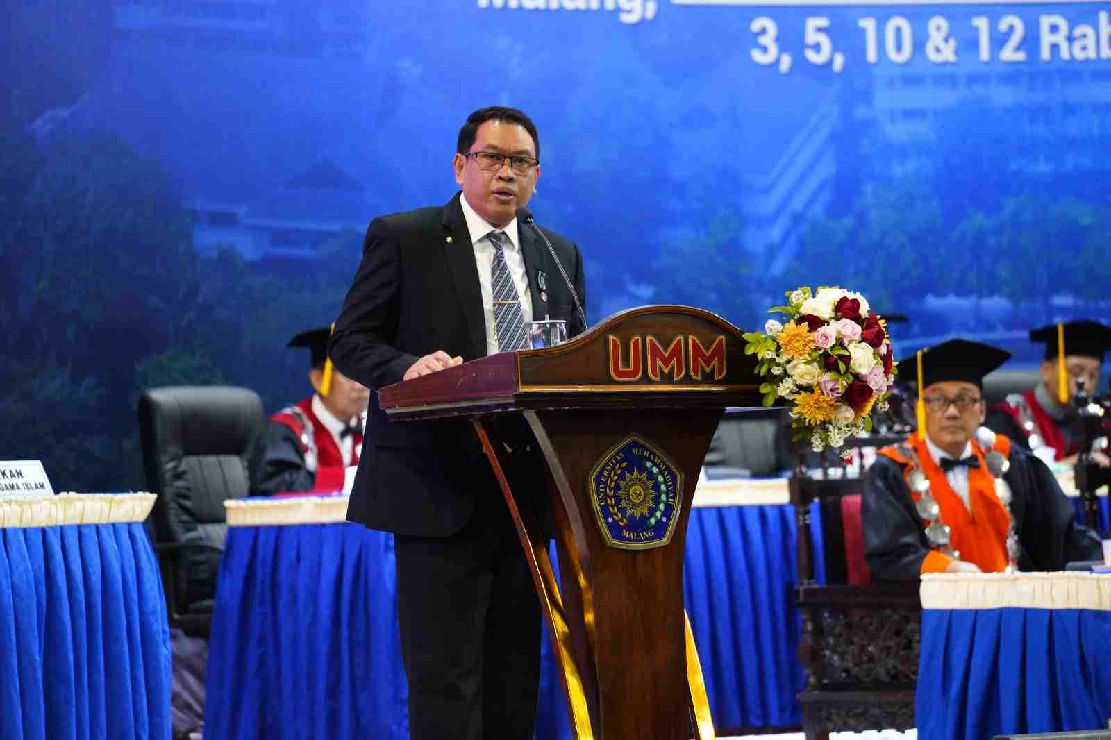 Sekda Kabupaten Sumbawa Ajak Wisudawan UMM Miliki Mimpi Besar dan Asah Ketrampilan Digital 