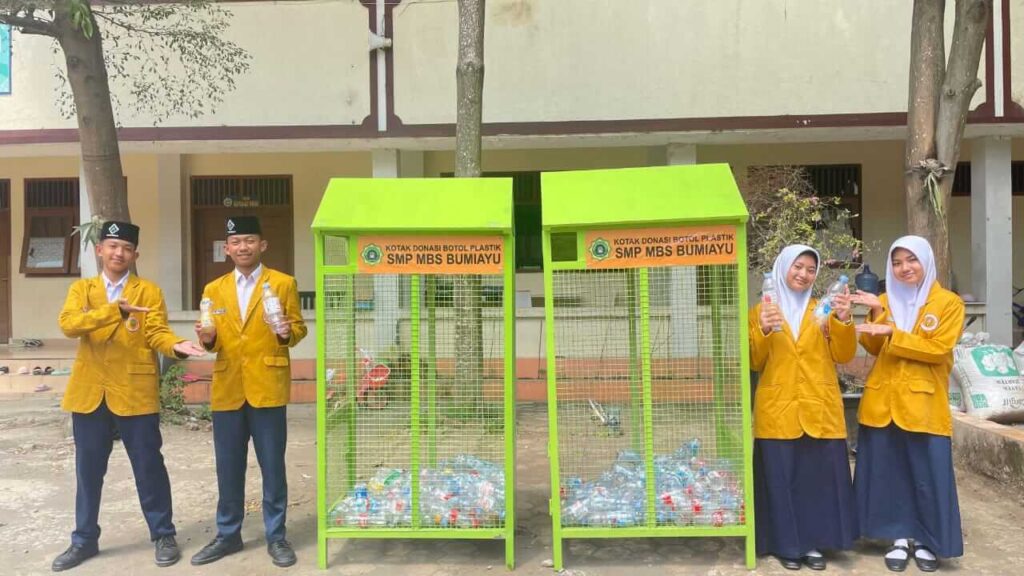 Kotak Donasi Botol Plastik: Langkah Kecil Santri MBS Bumiayu Brebes untuk Bumi yang Lebih Lestari