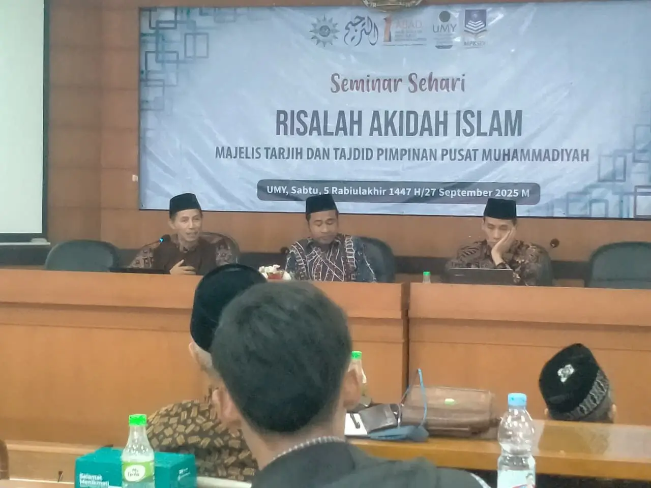 Dr Cecep Taufikurrohman MA (kiri) menyampaikan materi (Syahroni Nur Wachid / Majelistabligh.id)