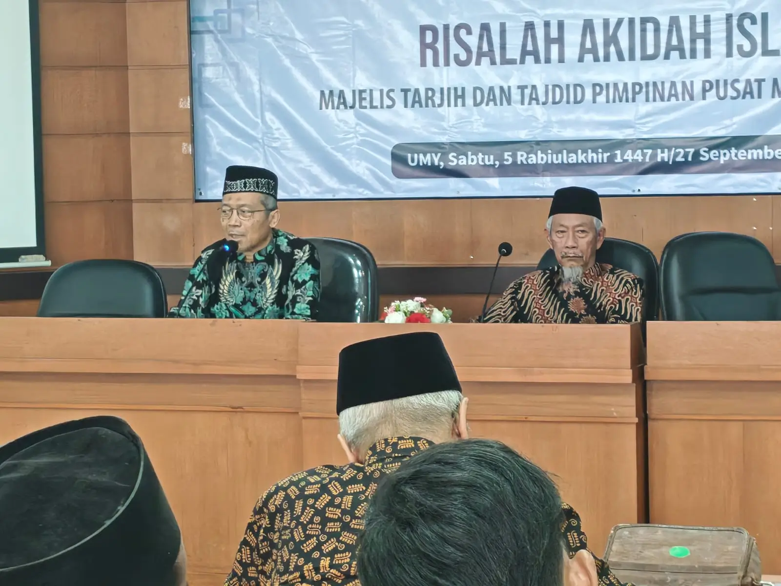 Ketua MTT PP Muhammadiyah Dr Hamim Ilyas (batik hijau) menyampaikan sambutan (Syahroni Nur Wachid / majelistabligh.id)