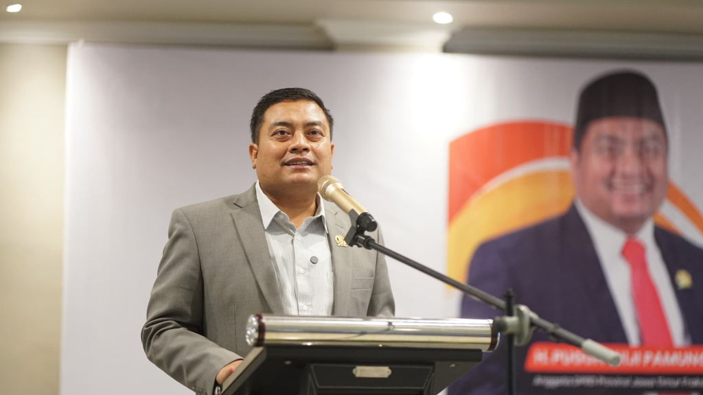 Guru Dapat Pelatihan Khusus, Mendikdasmen Pastikan Program Smartboard Tak Akan Mangkrak