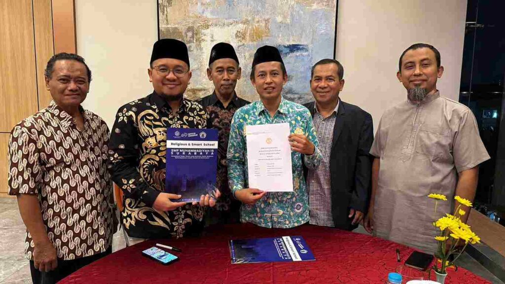 Perkuat Pelayanan Berbasis Digital, SMP Muhammadiyah 15 Boarding School Surabaya Jalin MoU dengan SMP Al Mujahidin
