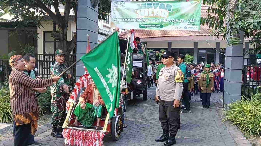 Gebyar Milad Muhammadiyah Ke-113 dan 'Aisyiyah Ke-108, PCM Wiyung Gelar  Jalan Sehat