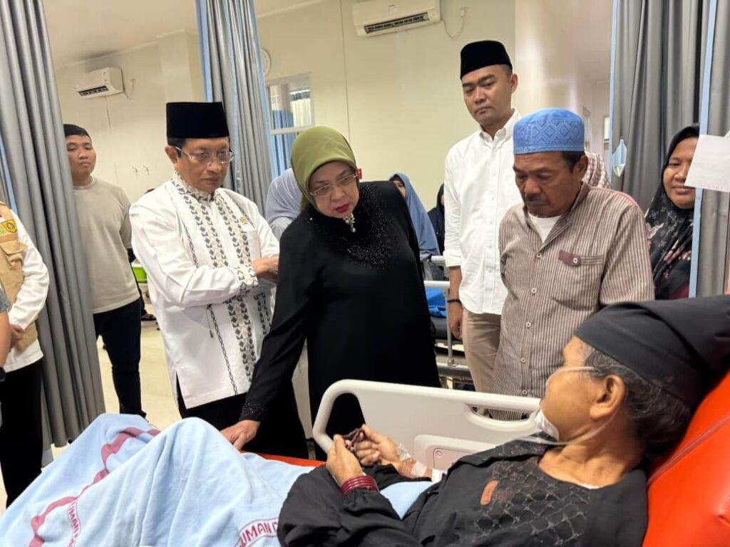 Menag Sampaikan Empati dan Bantuan Pada Korban Ambruknya Bangunan Majelis Taklim Ashobiyyah