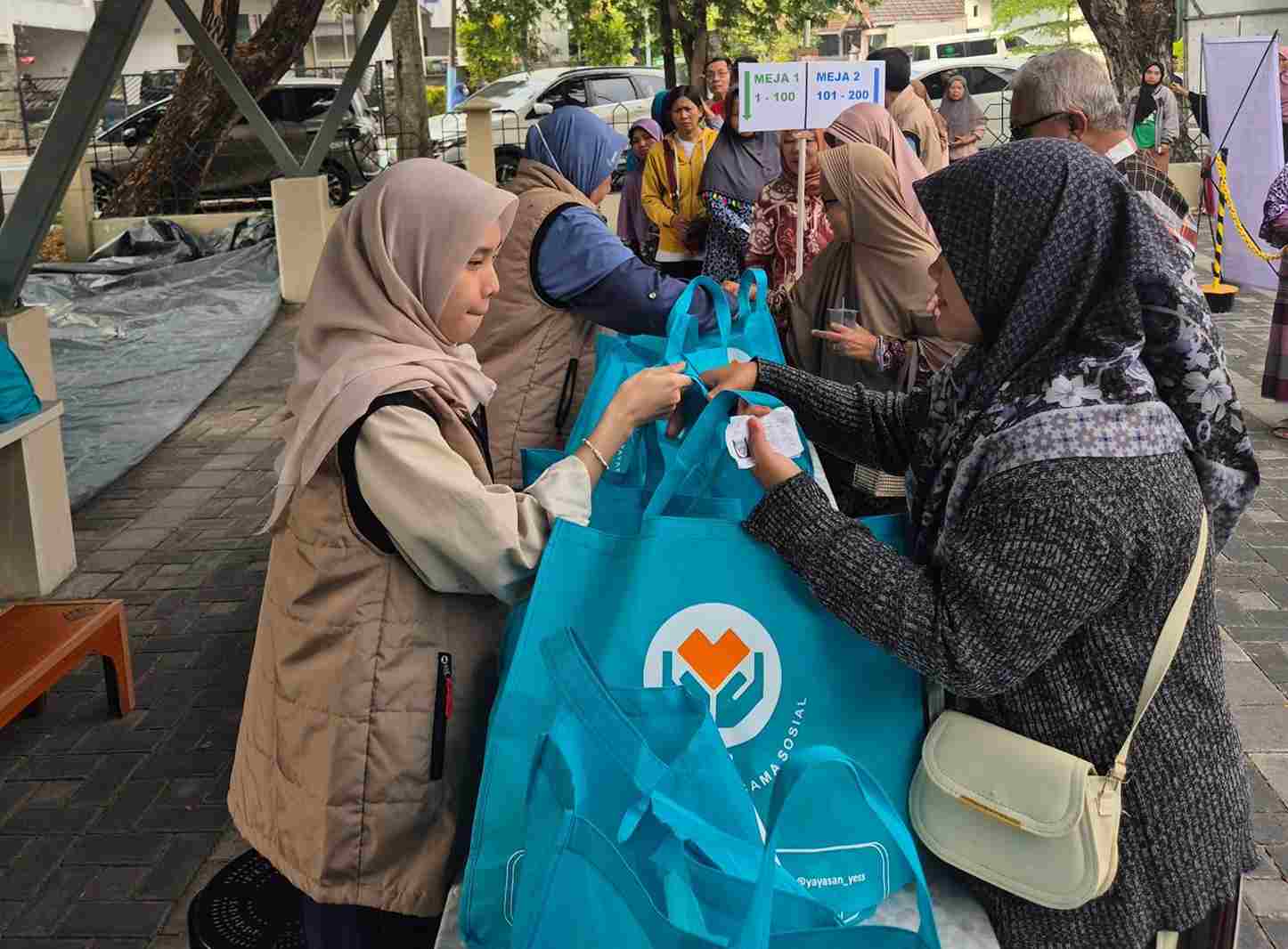PRM Dukuh Menanggal Bersama YESS Gelar Baksos, 200 Paket Sembako Disambut Antusias Warga