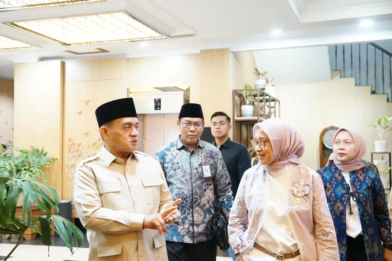Wamenag, Romo Syafi’i Bersama Menpan RB, Rini Widyantini di kantor Kemenpan RB, Jumat (17/10/2025).