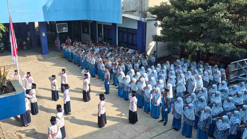 SMP Muhammadiyah 15 Boarding School Gelar Upacara Bendera Peringatan Hari Kesaktian Pancasila