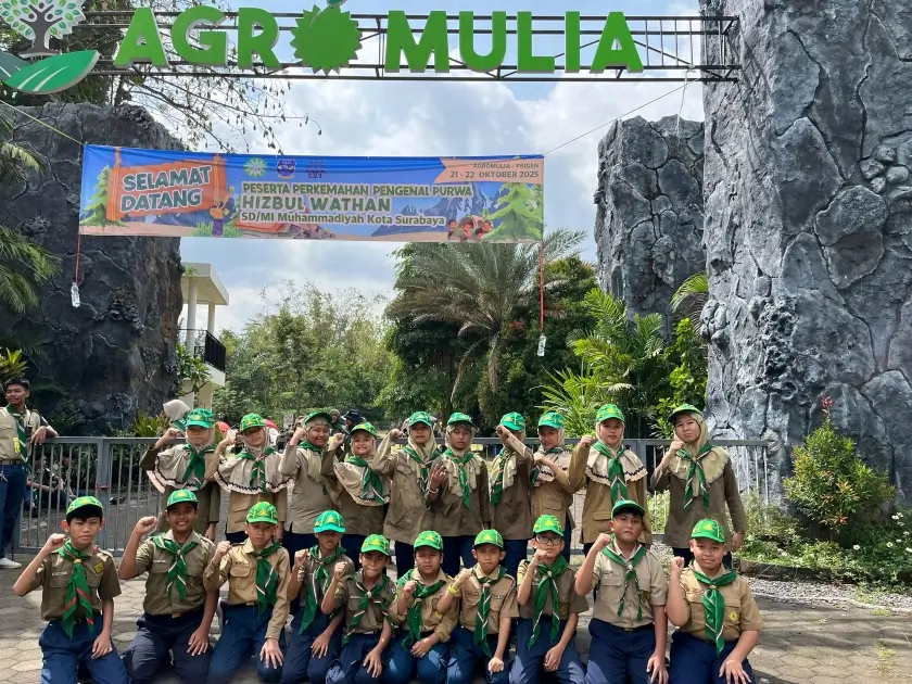 Siswa SD Muhammadiyah 14 Surabaya (Mupalas) di Perkemahan Hizbul Wathan tingkat Purwa K3S SD/MI Muhammadiyah, Agro Mulia Prigen, Pasuruan
