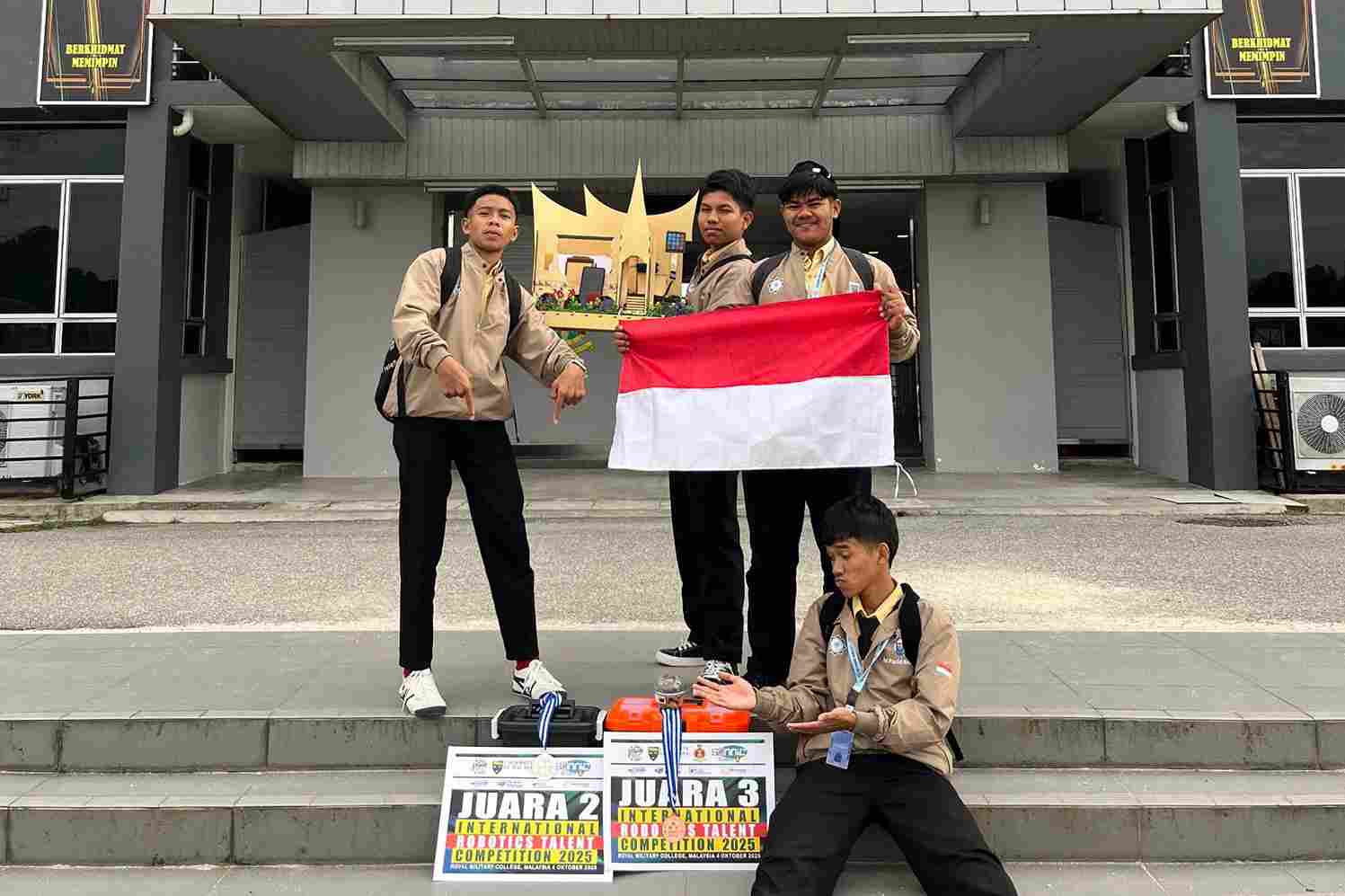 Tim Pesantren KAUMAN Muhammadiyah Padang Panjang Raih Juara di Ajang Robotic Internasional di Malaysia