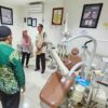 Wujud Ta’awun Antar AUM,  Klinik Muhammadiyah Lamongan Hibahkan Kursi Gigi untuk PCM Modo