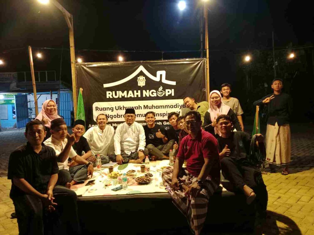 Ngaji Lesehan “Rumah Ngopi” AMM Gempol Pading: Ojo Bosen Dadi Wong Apik