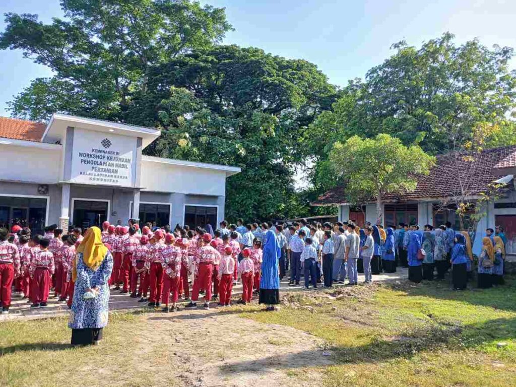 FGM Modo Lamongan Gelar Upacara Hari Guru Nasional 2025