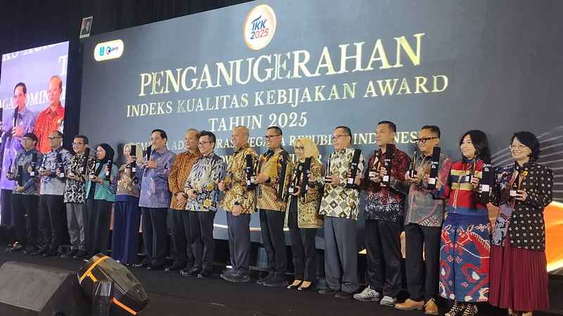 Penerima IKK Award 2025. Kemendikdasmen mendapatkan predikat unggul. (ist)
