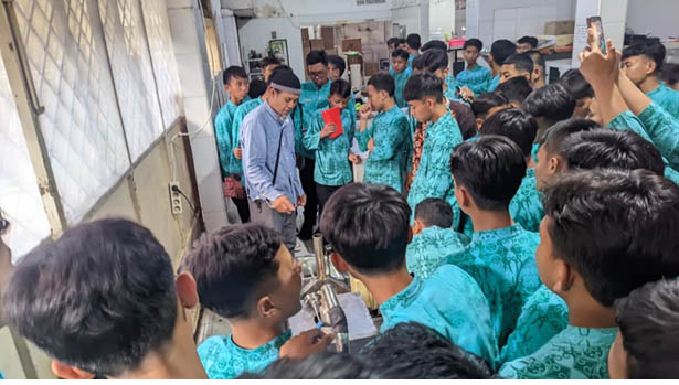Santri kelas 9 Putri semangat untuk wisata edukasi