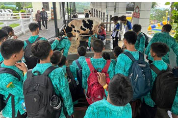 Belajar Seru di Cimory: Siswa SMP Al Fattah Terapkan Inovasi dari Alam