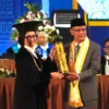 Ini Pidato Lengkap Haedar Nashir saat Terima Anugerah Hamengku Buwono IX dari UGM