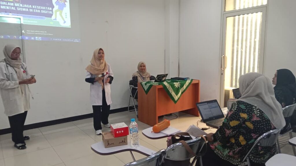 Salah satu peserta ME-Confest sedang presentasi. (ist)