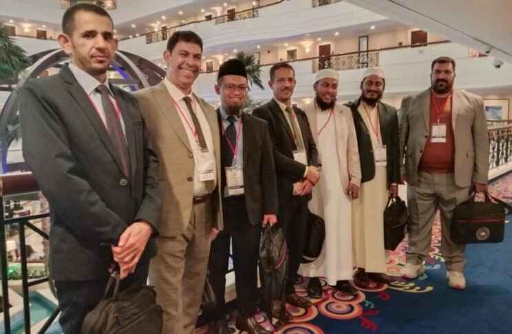 Dr. Achmad Tito Rusady, S.S., M.Pd. (ketiga dari kiri) saat mengikuti Konferensi Bahasa Arab Internasional ke-11 di Dubai, Uni Emirat Arab. (ist)