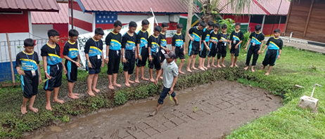 Belajar Seru di Alam: Santri SMP Al Fattah Menanam Padi hingga Hidroponik