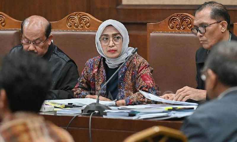Ira Puspadewi saat menjalani persidangan. (msn)