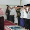 Berapa Persen Muslim Indonesia yang Salat?