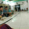 Mahasiswa KKN UMSIDA Aktif Mengikuti Kajian Rutin di Mushola Desa Kalidawir