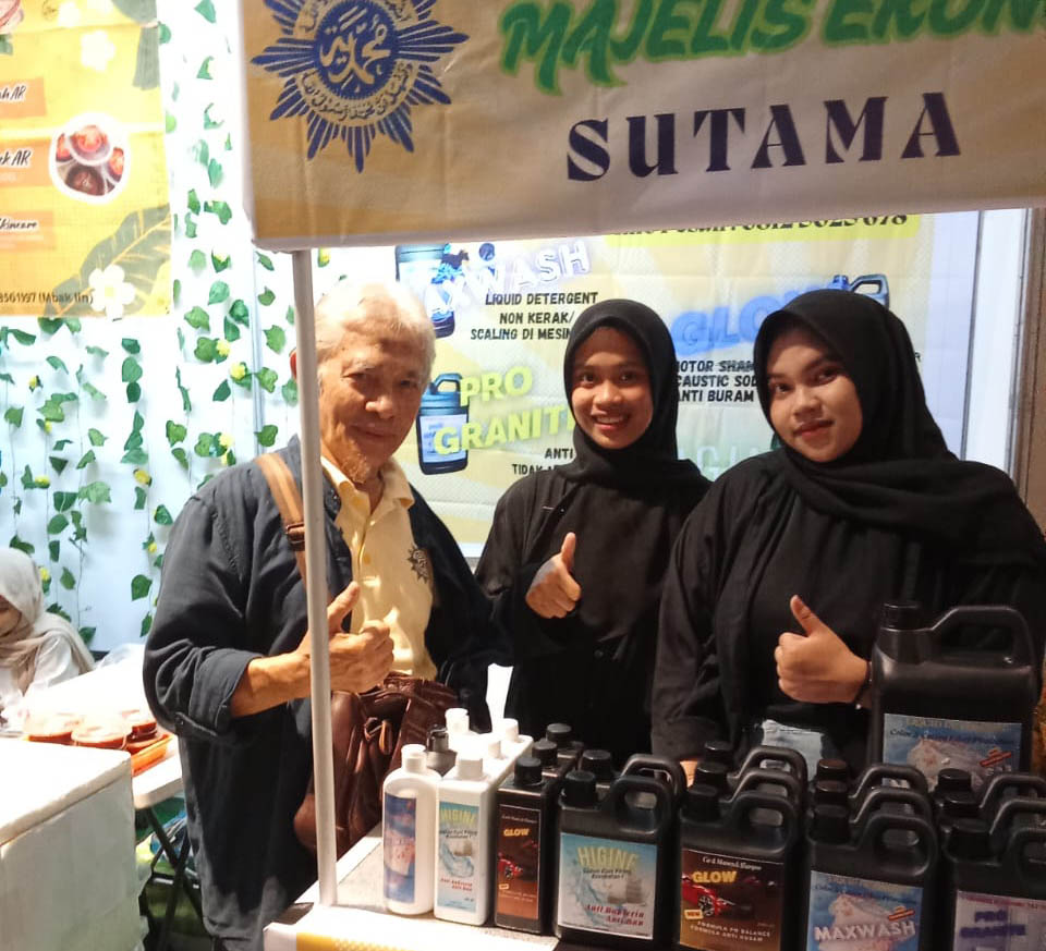 Stand No. 6 Lagi Hits! Temukan Produk Andalan Majelis Ekonomi PCM Sambikerep di Expo Milad Muhammadiyah