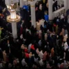 Jamaah Salat Subuh di Masjidil Haram Membeludak
