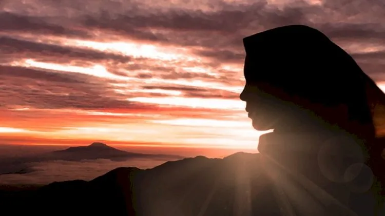 Tidak Semua Kebahagiaan Harus Dipublikasikan