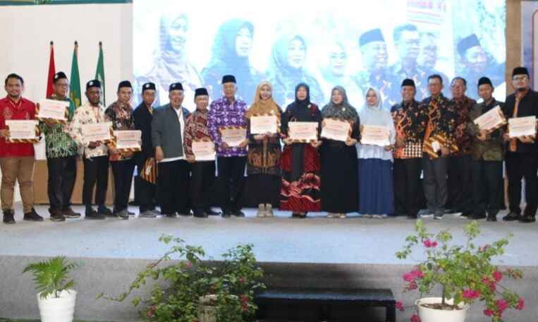 Para penerima penghargaan CRM Award VI. (ist)