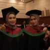 Kuliah Sambil Berwirausaha, Mahasiswa Kembar Asal Banyuwangi Ini Raih Cumlaude