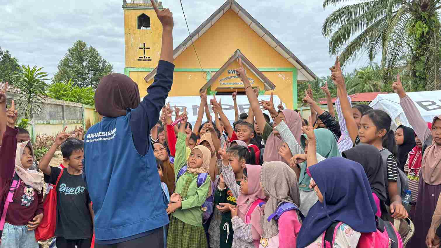 Menyembuhkan Trauma di Teras Rumah Kampung Sembilan Langkat