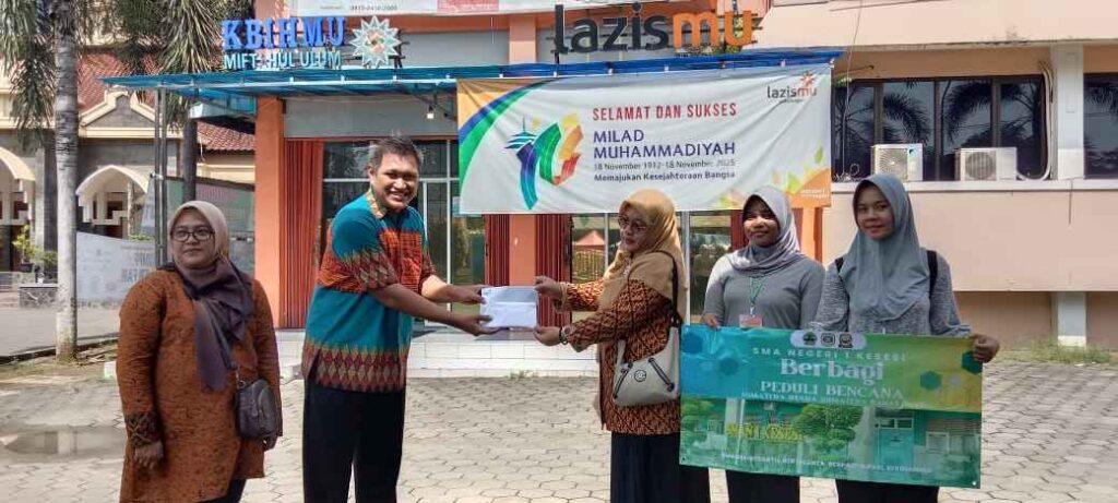SMA Negeri 1 Kesesi Pekalongan Salurkan Donasi Bencana Sumatera Melalui Lazismu