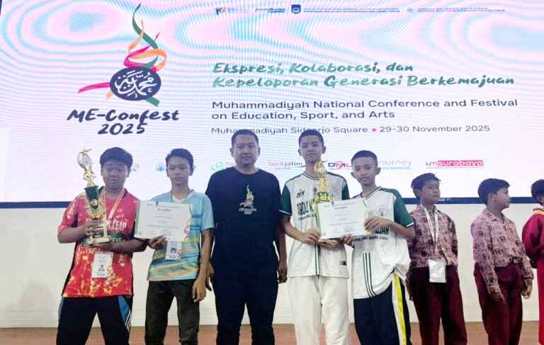 Santri Pondok Pesantren Internasional Abdul Malik Fadjar (PPI AMF) usai menerima penghargaan. (ist)