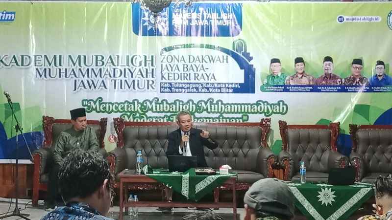Ustaz Ridwan Abubakar saat menyampaikan materi. (furkan abidin)