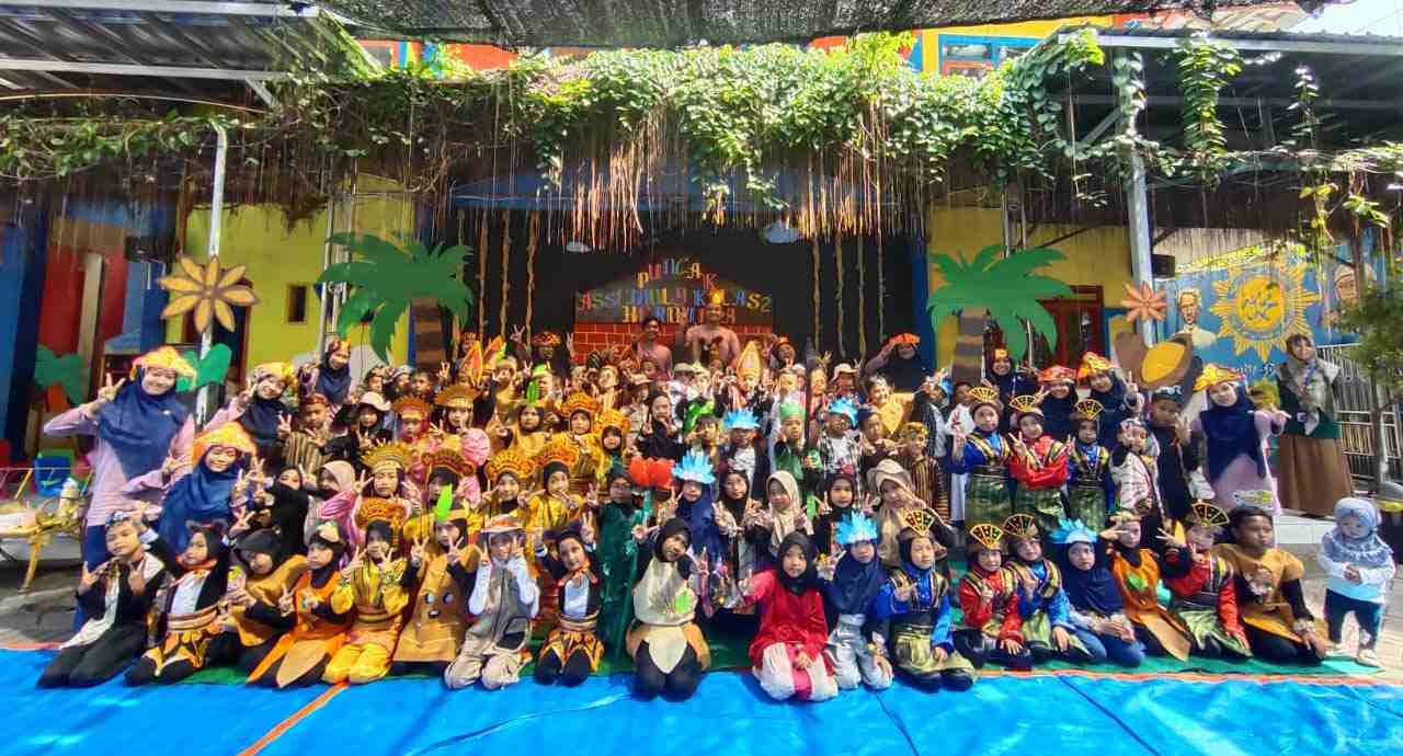 Serunya Assembly Bertema TOMAT: Mengenal Tanaman Obat Keluarga yang Kaya Manfaat