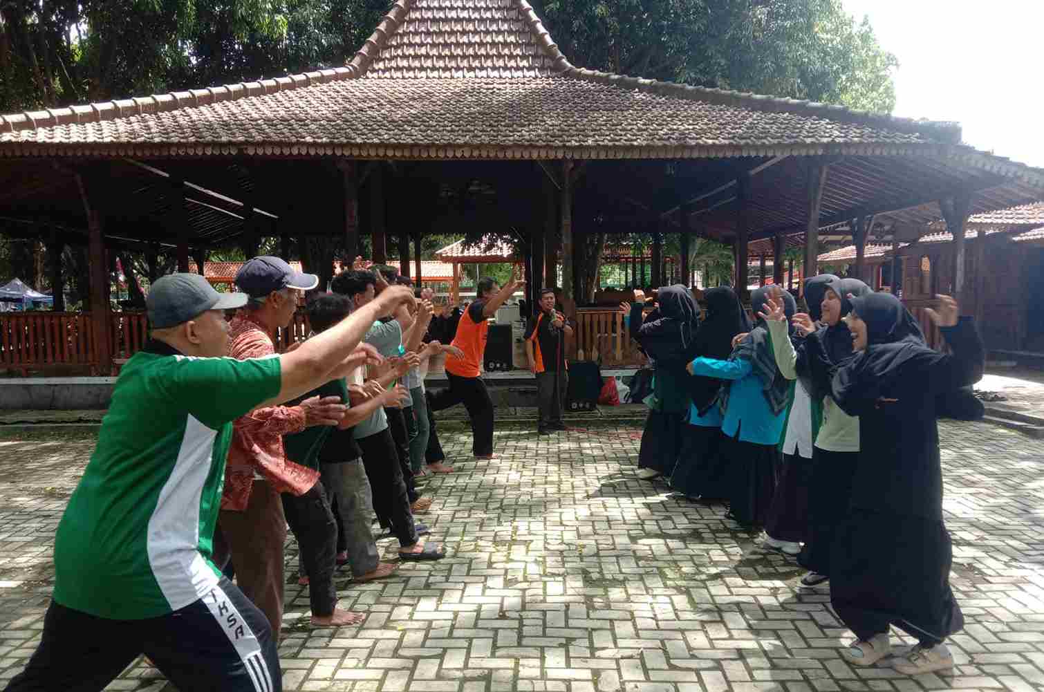 PonpesMU Manafiul Ulum Gelar Capacity Building, Bedah Buku di Bus hingga Outbound Edukatif